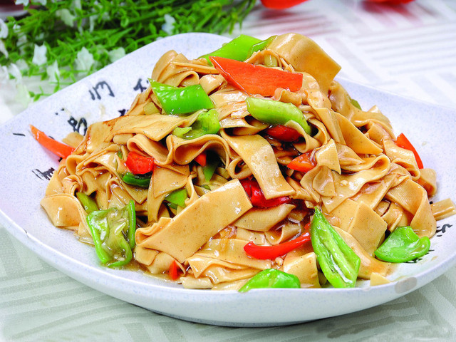  /a>是一道以干豆腐,辣椒(青,尖)为主要材料制作而成的东北传统名菜