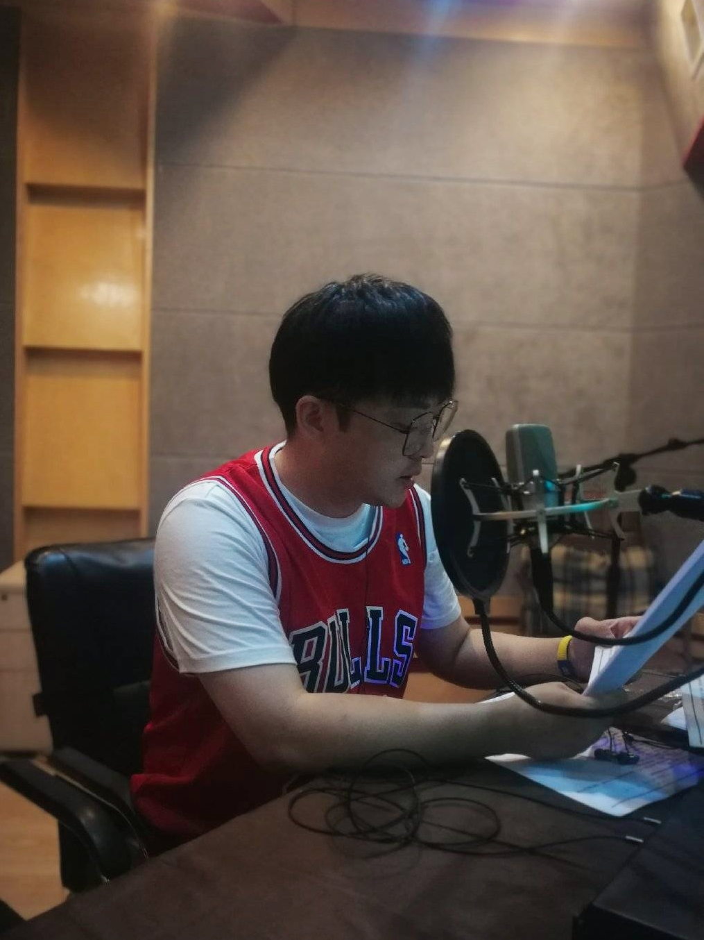  p data-id="gm3itycr2q">凌飞,中国内地配音演员.