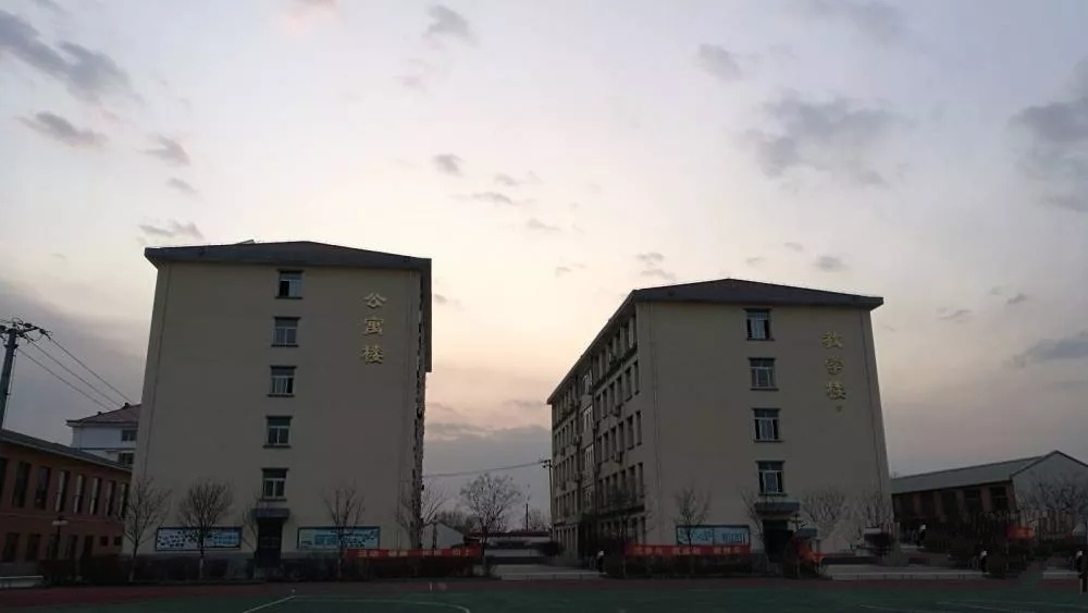 秦皇岛市北戴河区树人中学