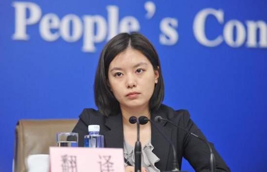17岁拒绝清华北大，21岁成女神翻译官，中美对话16分钟翻译火出圈_百科TA说