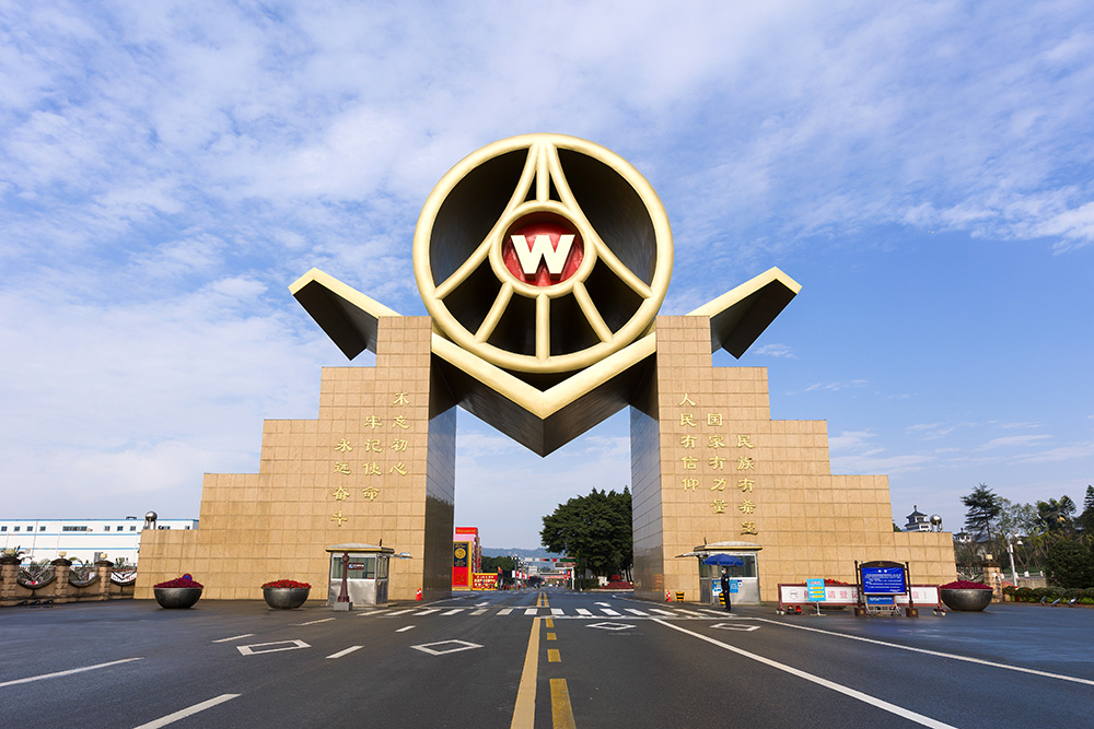  p data-id="txrignr0mtgh">五粮液东大门,是一处集建筑与雕塑为一体