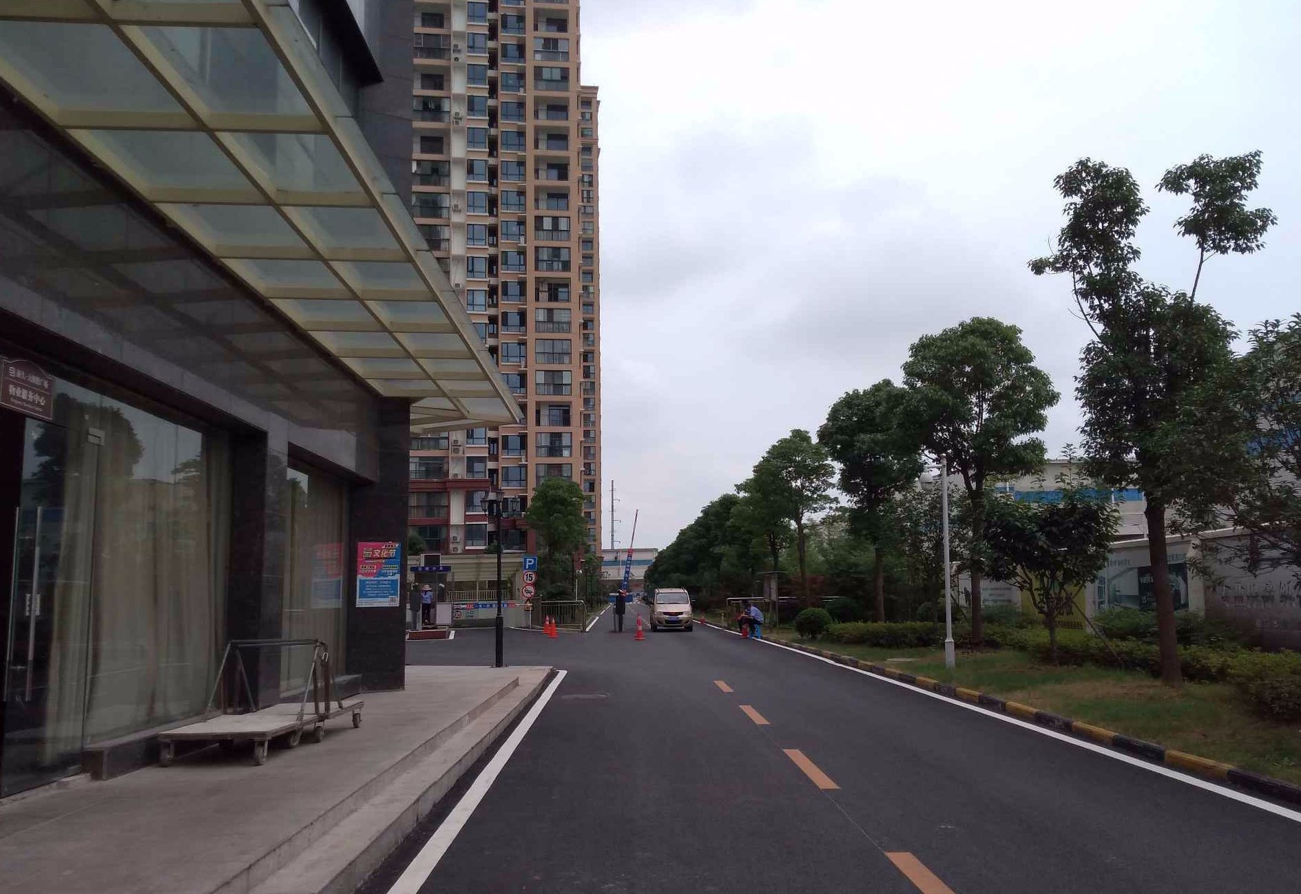 0">大拇指广场位于 a target="_blank" href="/item/武汉市/195165"