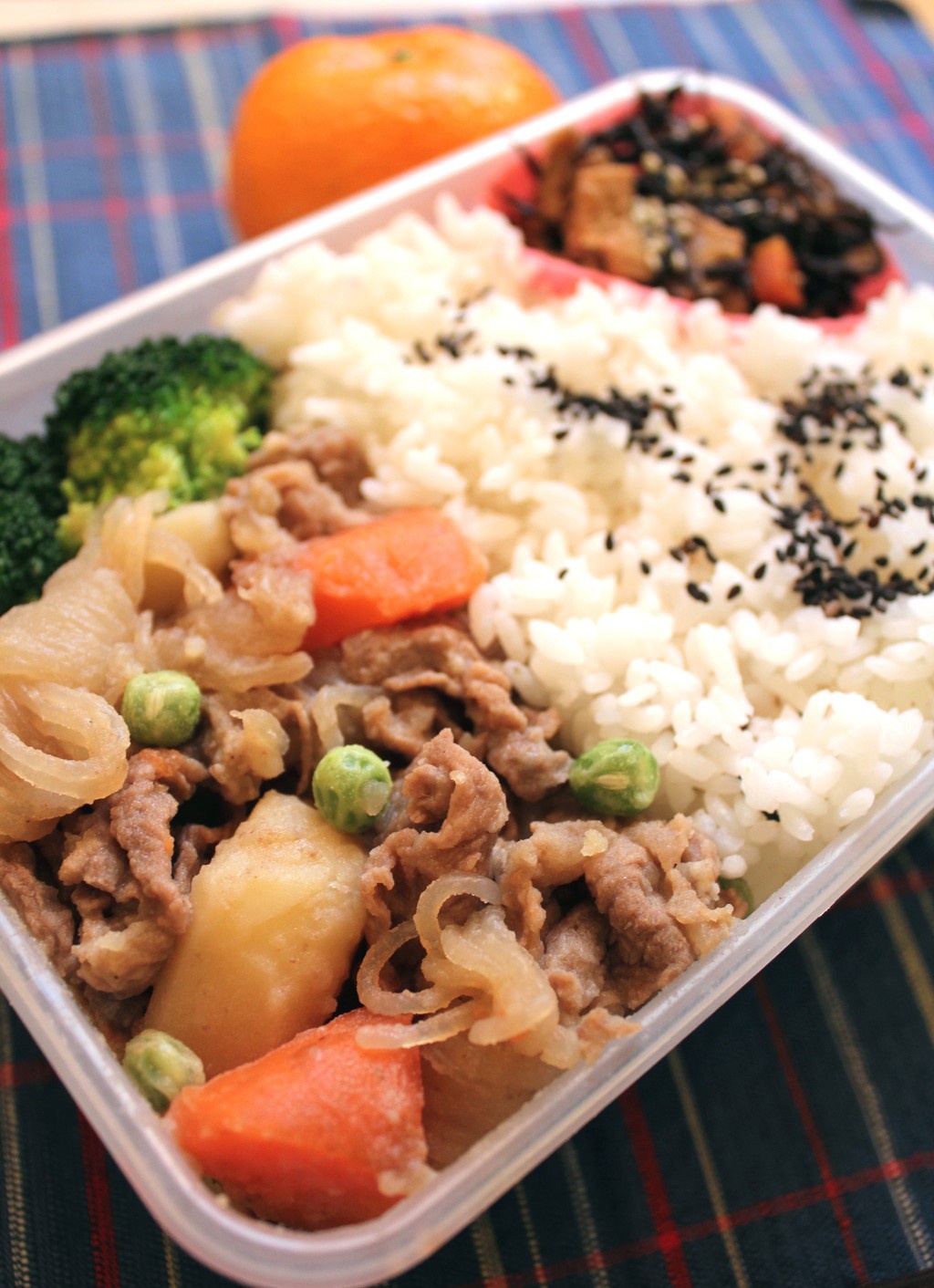  p>土豆炖肉便当以土豆,肥牛肉片为主料制作的菜品. /p>