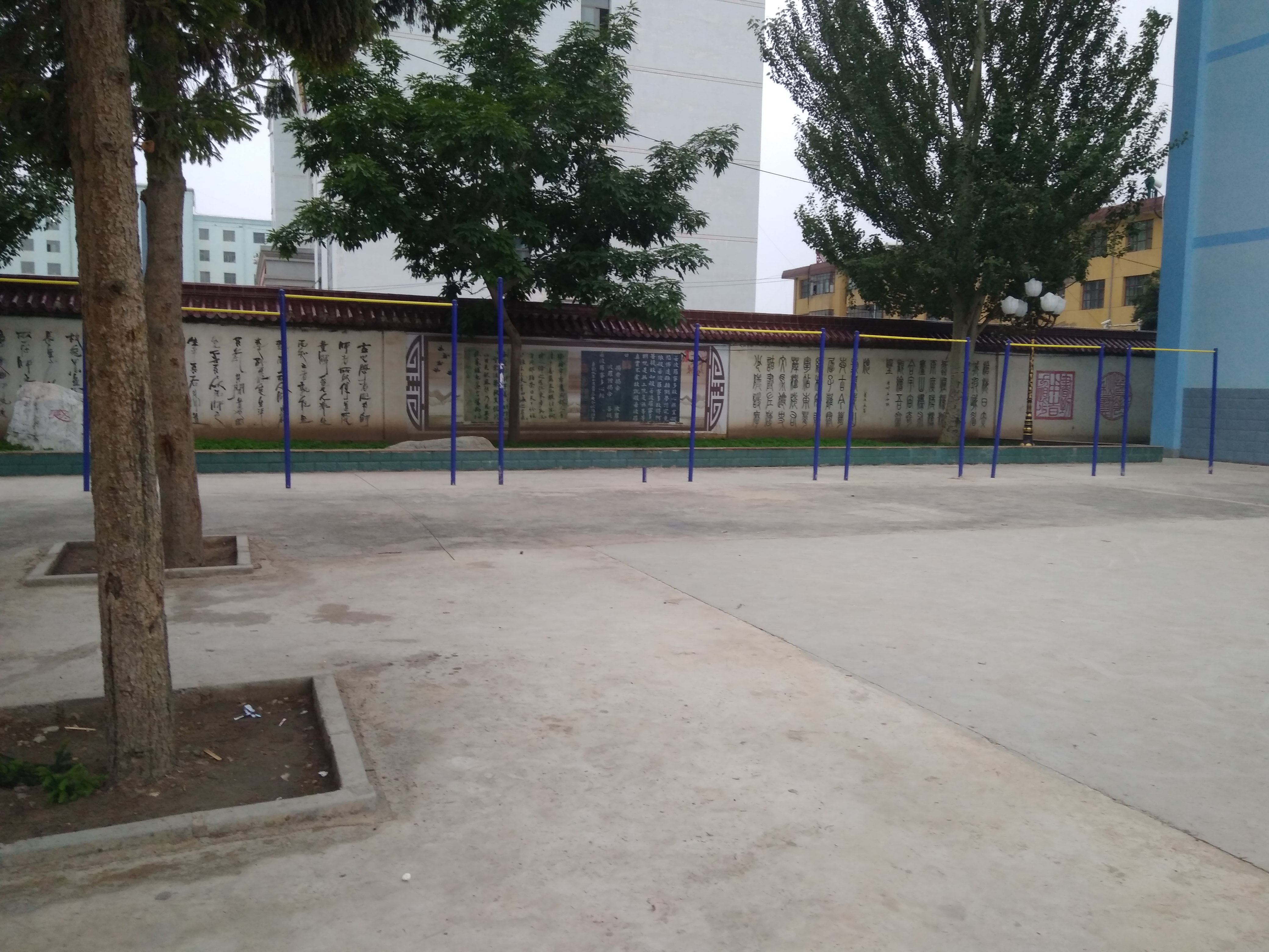  p>和政县第一中学,简称和政一中,学校创建于1955年,是甘肃省和政县县