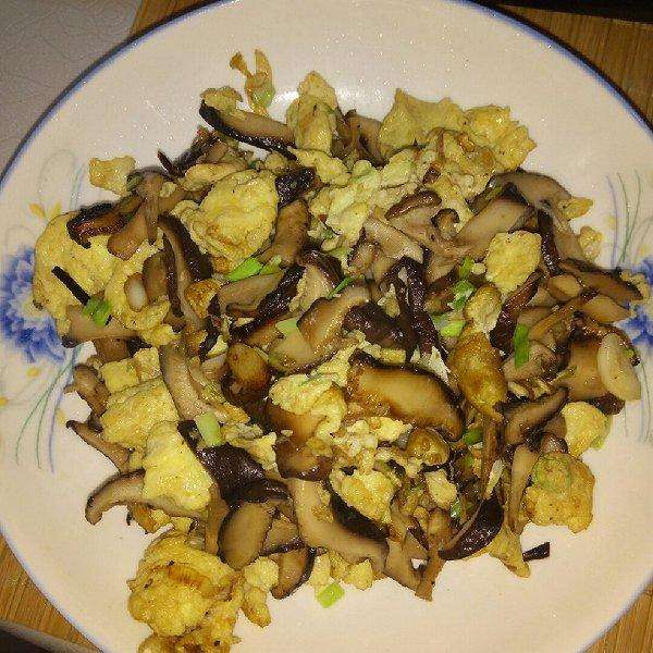 香菇木耳炒鸡蛋