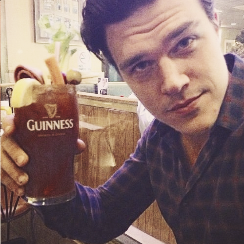  p>芬·维特洛克(finn wittrock),1984年10月28日出生于美国 a target