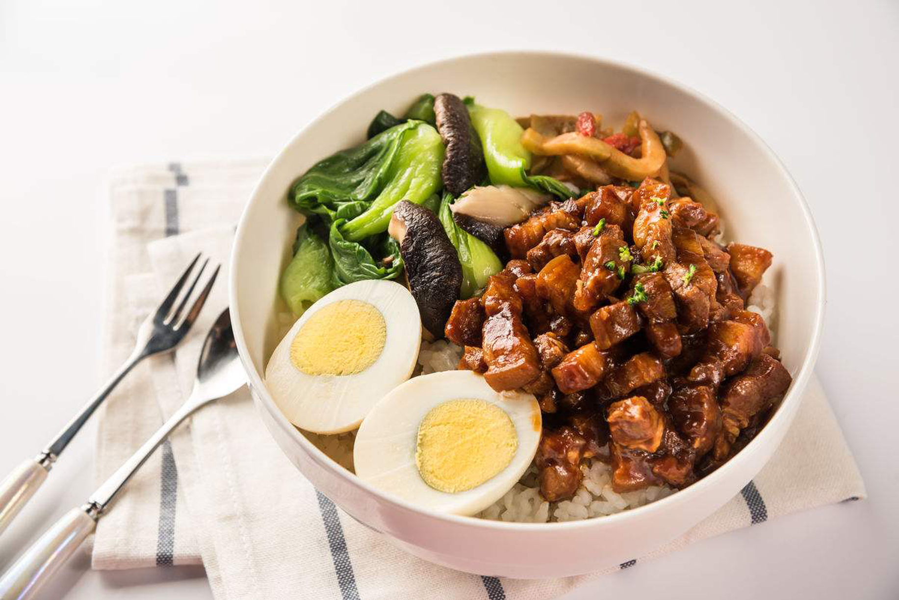  p> a href="#" data-lemmaid="3135811">卤肉饭 /a>是一种 a href="