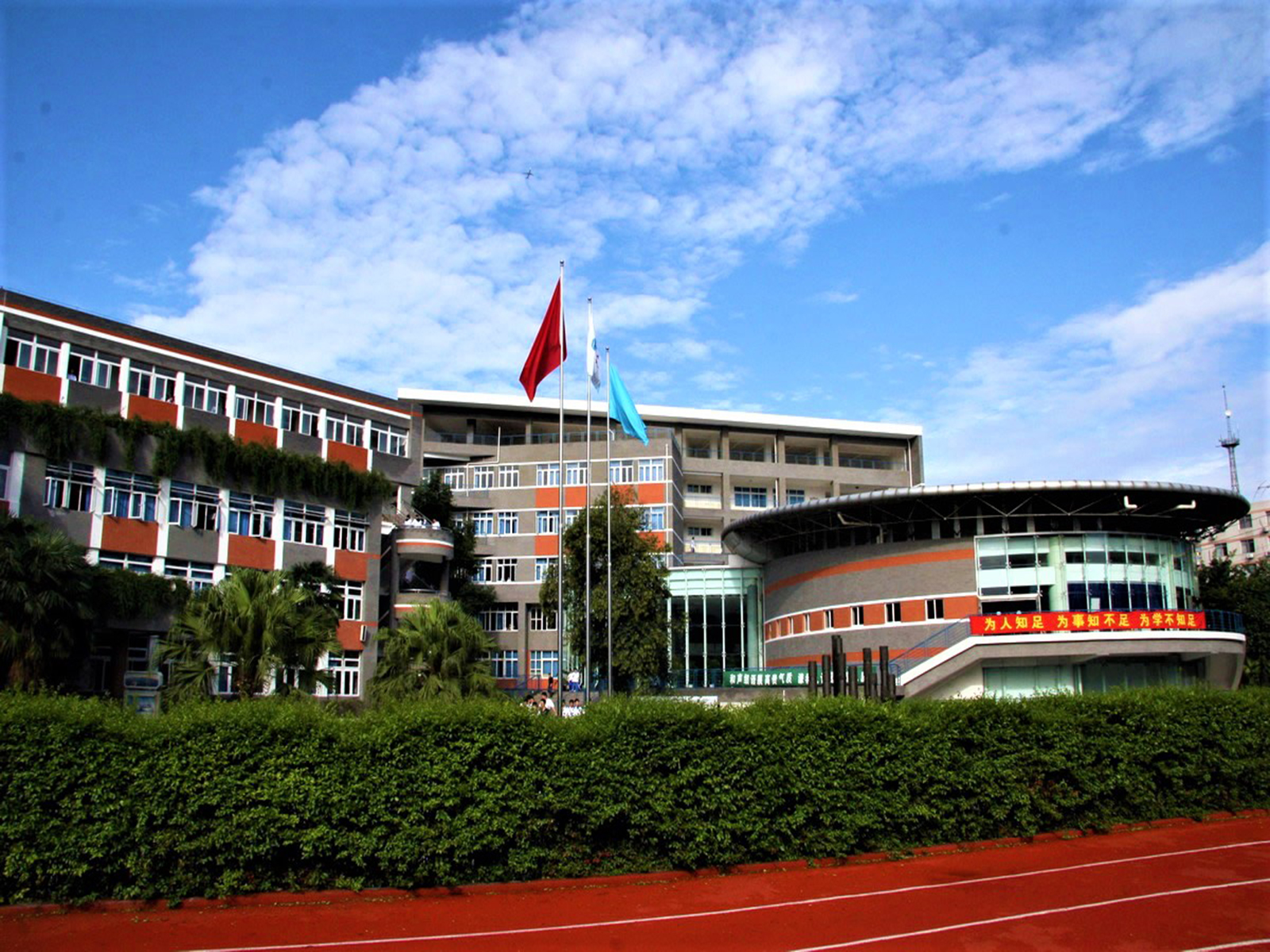 7 high school),又名成都中学,简称成都七中,是一所闻名华夏的全戎破