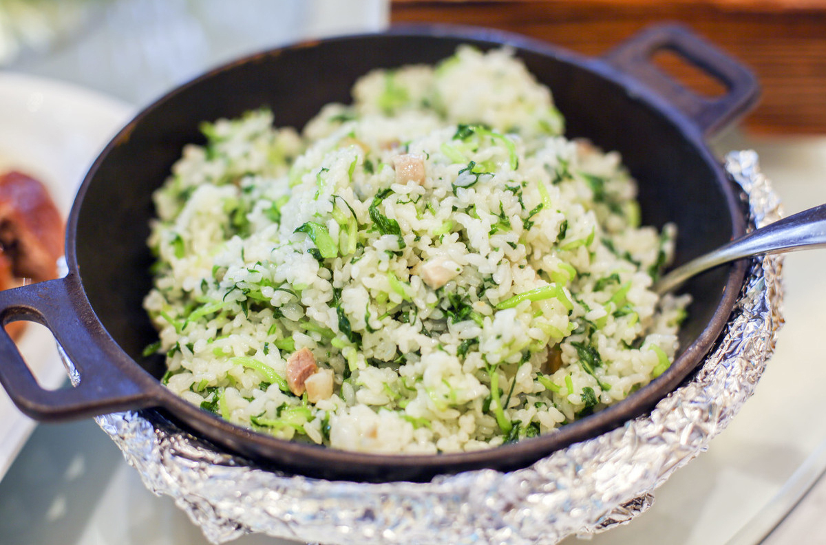  p>上海菜饭,是上海市的一种地方小吃.