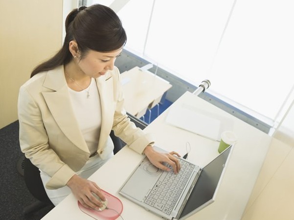  p data-id="gnwi10wrhu">文职工作一般泛指从事文秘助理之类的内勤