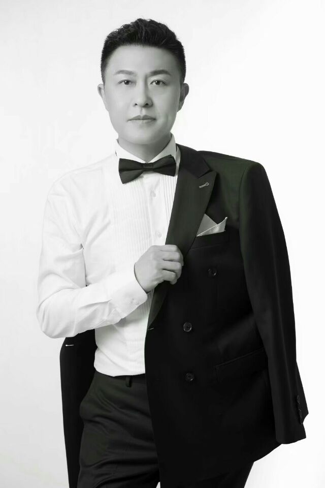  p>张峰,男,歌手.