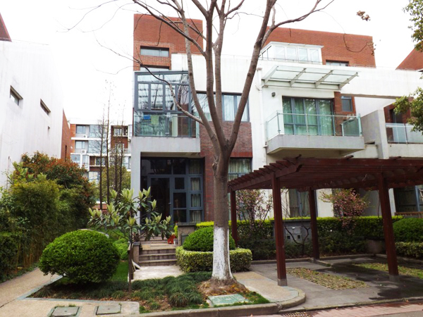  p>复地北桥城位于闵行区都市路别墅板块,通过沪闵路,4高速,沪闵高架