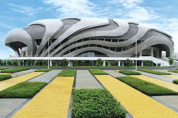 极限运动中心是2010年亚运会比赛场地之一,由广东省建筑设计研究院第