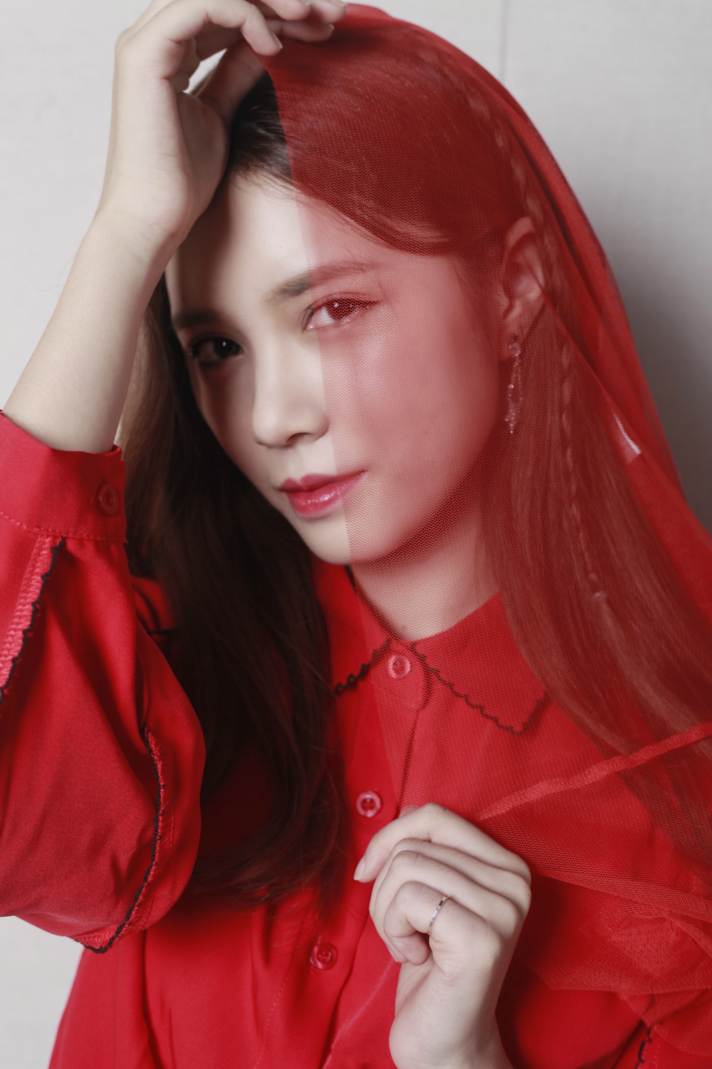  p>罗奕佳,出生于1998年4月30日,中国内地流行乐女歌手,女子流行演唱