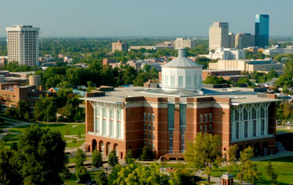  p>肯塔基大学(university of kentucky),简称uk,创办于1865年,是一所