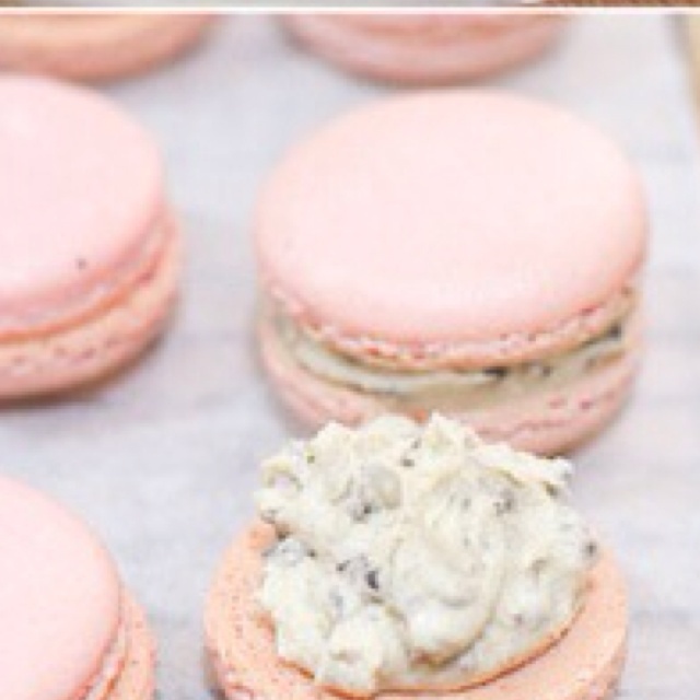 草莓牛奶马卡龙