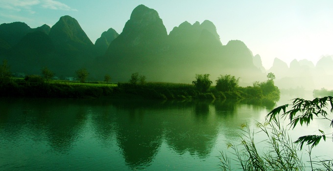 鹿峰山风景区位于 a target="_blank" href="/item/玉林市兴业县