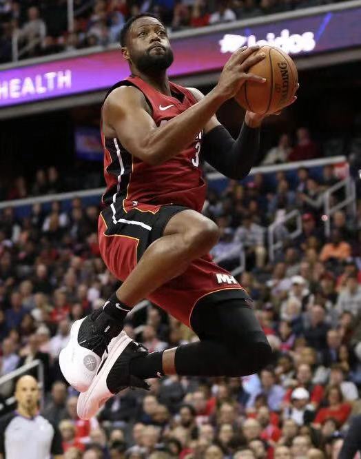  p>德怀恩·韦德(dwyane wade),1982年1月17日出生于美国 a target="