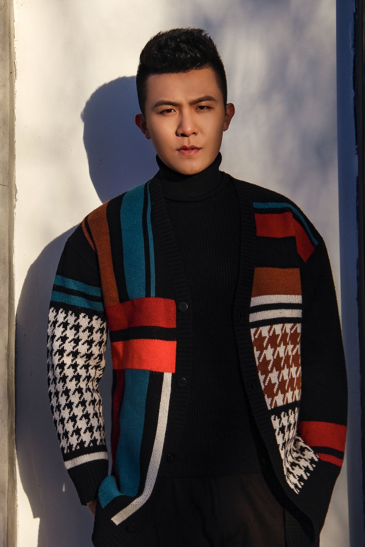 出生于山东青岛,中国内地男演员