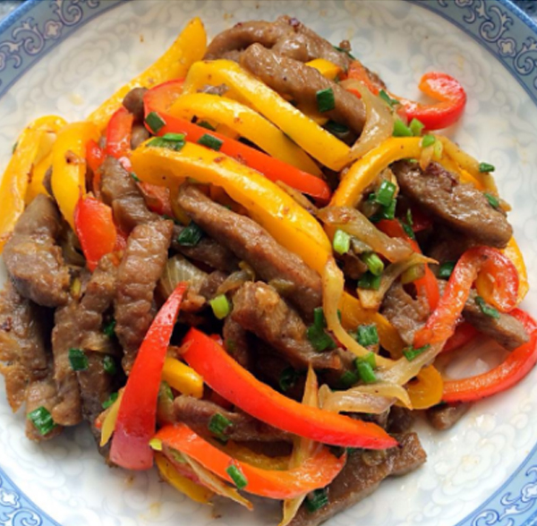  p>甜椒牛柳是一道由鲜牛肉,甜椒等食材制作而成的食品. /p>