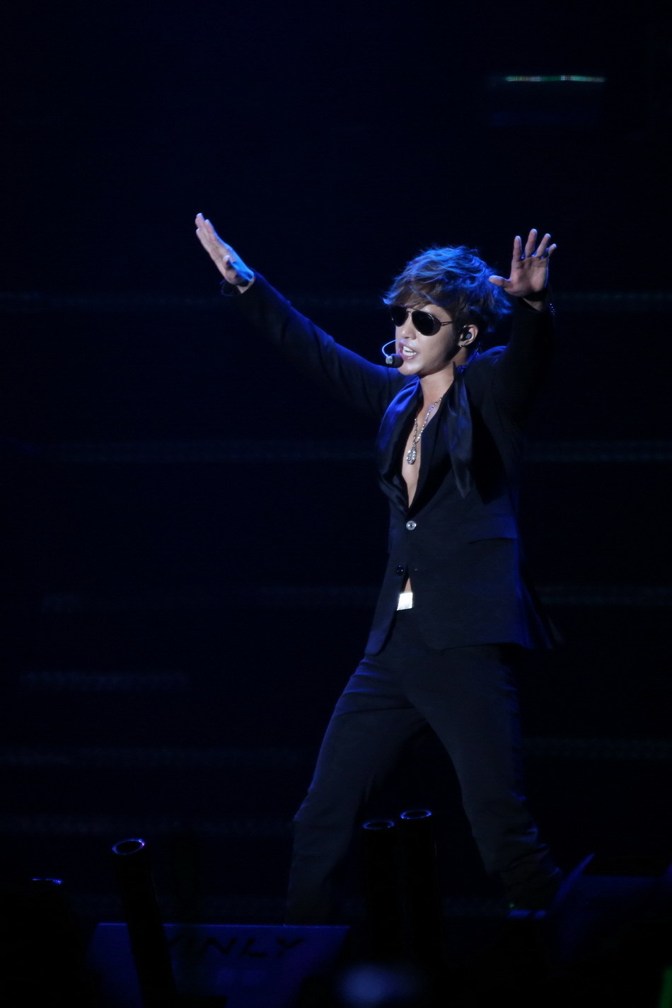  p>金贤重(kim hyun joong),1986年6月6日出生于韩国,歌手,演员,设计