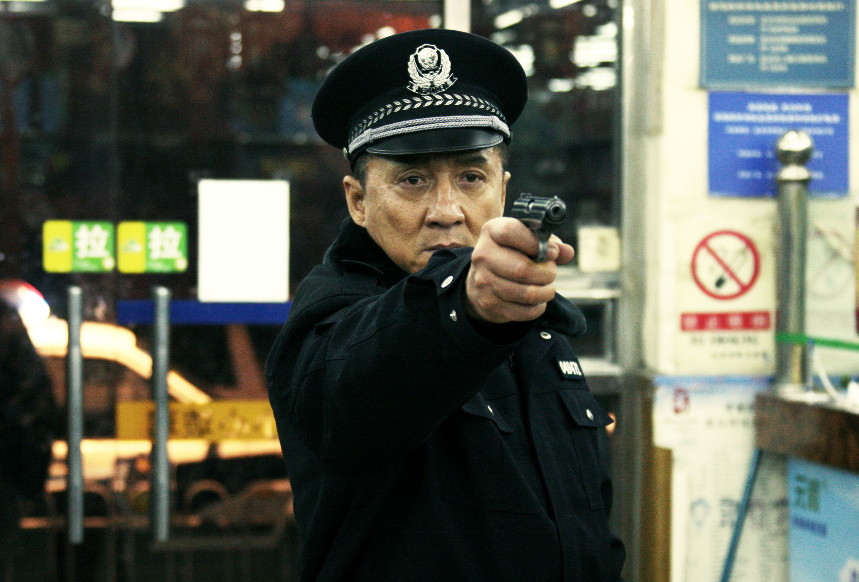 《警察故事2013》由万达影视和星光灿烂影视文化有限公司出品的警匪片