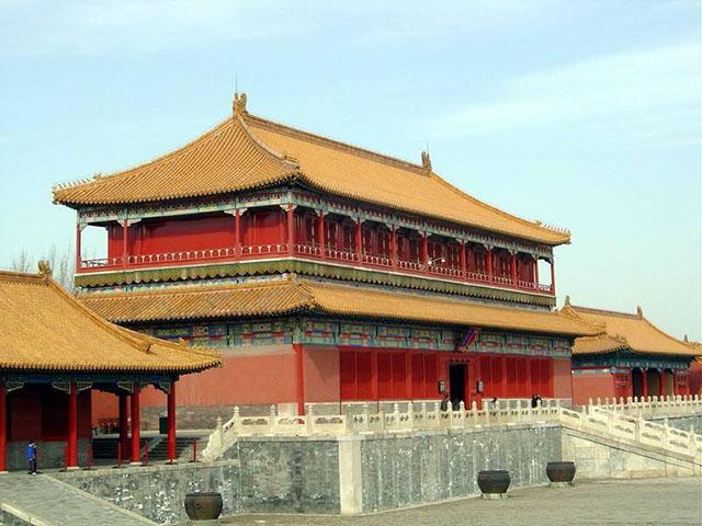 故宫门牌不简单：门匾上有支箭，保留204年，究竟是谁搞的鬼？_百科TA说