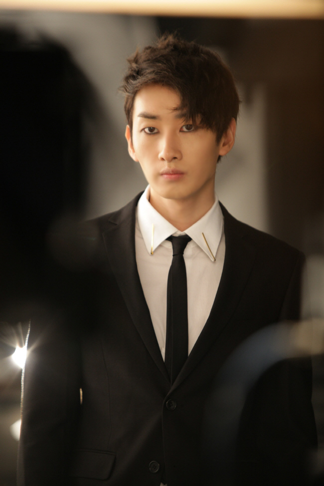  p>李赫宰(lee hyuk jae),艺名银赫(eun hyuk),1986年4月4日出生于