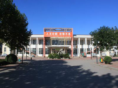  p>临清实验高中位于临清城南新区,是一所办学历史悠久,校园环境优美