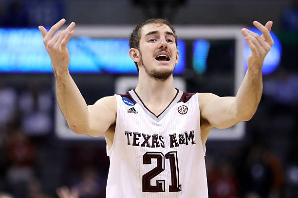  p data-id="gnco06r6wd">亚历克斯·卡鲁索(alex caruso),全名