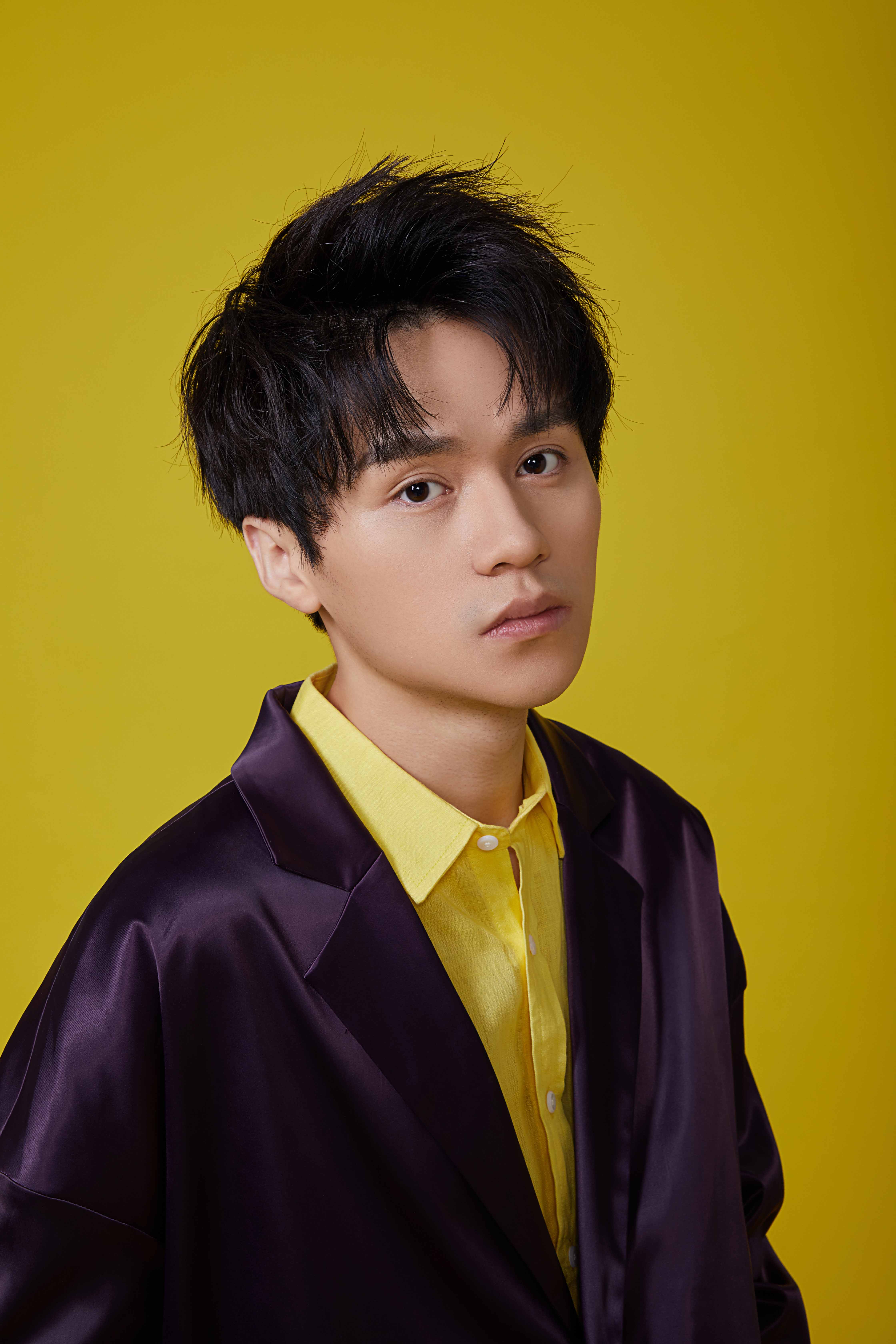  p>谢宇伦,1995年3月25日出生于湖南省娄底市,中国内地男歌手,音乐