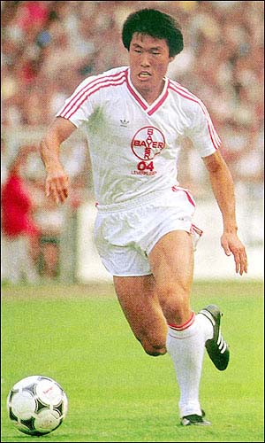  p>车范根,1953年5月22日出生于韩国,韩国职业足球运动员,场上司职