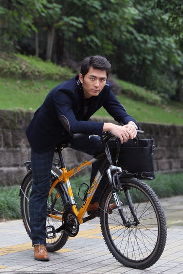  p>张宁江,1984年8月25日出生于浙江省嘉兴市平湖市,中国内地男演员