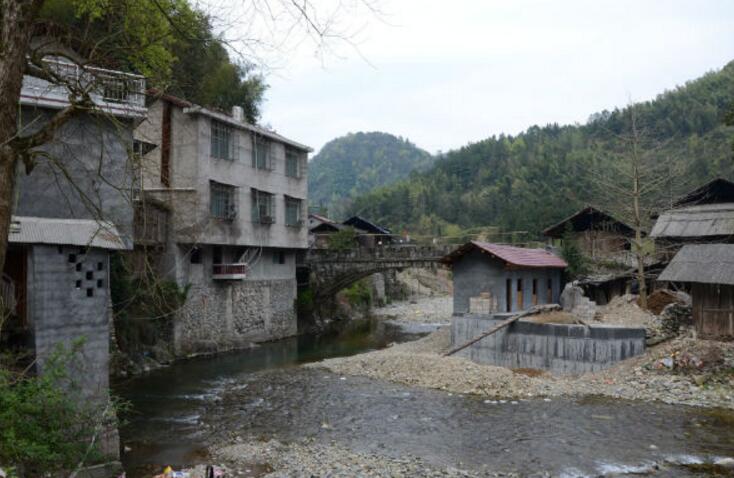  p data-id="gnat0p1j3s">凉水井镇,隶属于湖南省怀化市沅陵县,地处 a