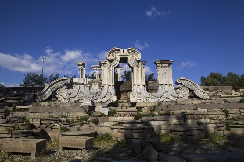  p>圆明园是中国清代大型皇家园林,位于北京市海淀区,始建于1707年(清