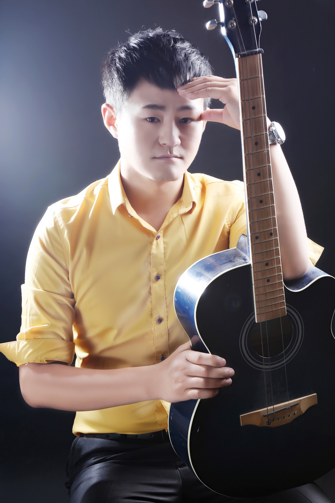 1991年4月28日出生于中国吉林省辽源市龙山区,中国内地男演员,歌手