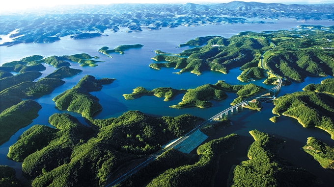 data-lemmaid="3402532">丹江口水库 /a>风景名胜区,位于湖北省丹江口