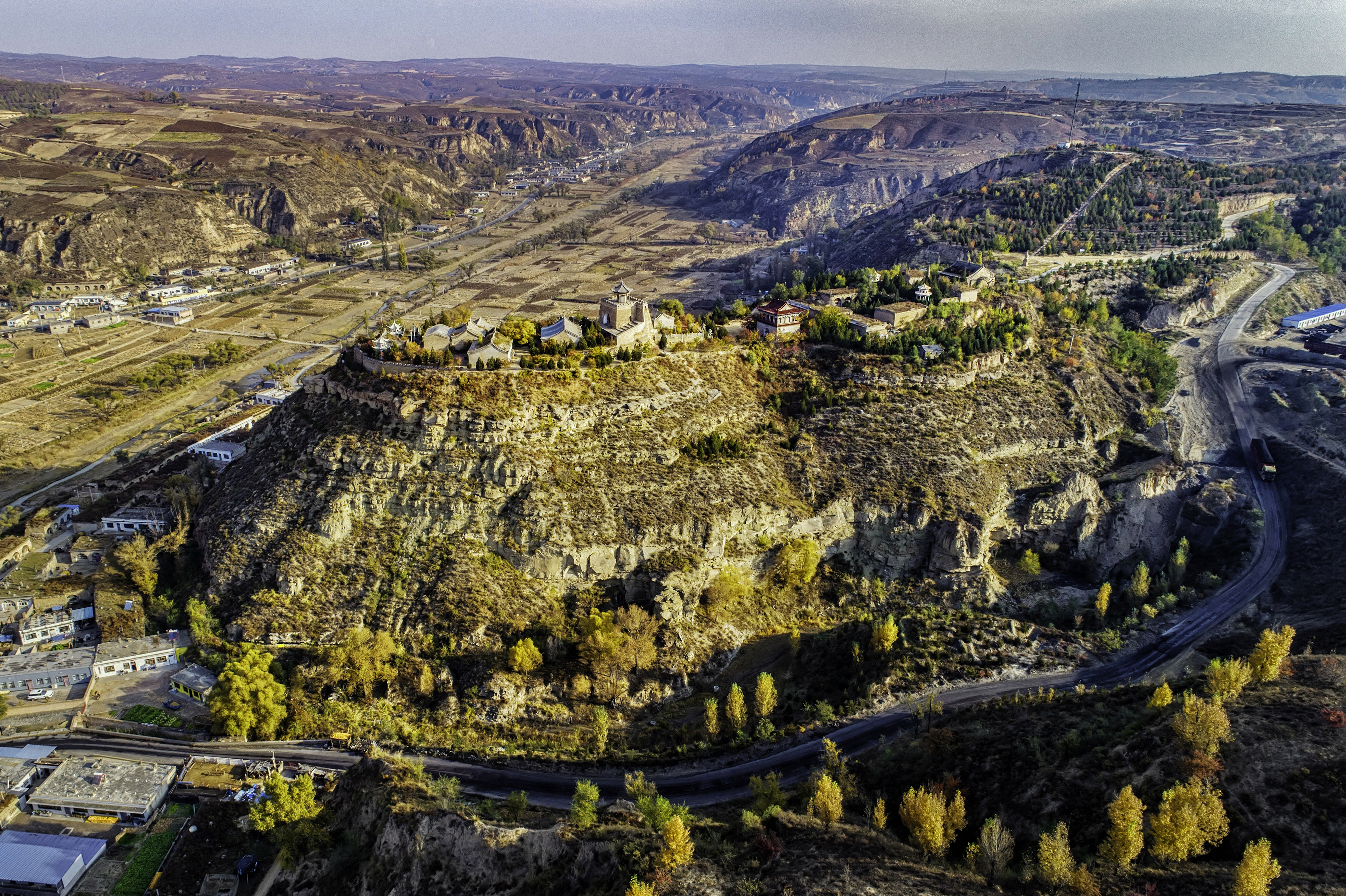  p>五龙山村位于陕西省榆林市横山县殿市镇.