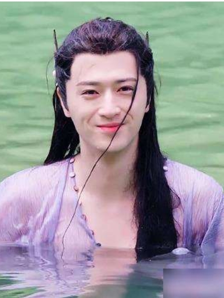  p>亭奴,男,尹涛,麦贯之执导的古装剧《琉璃》中的角色,由姚奕辰饰演.