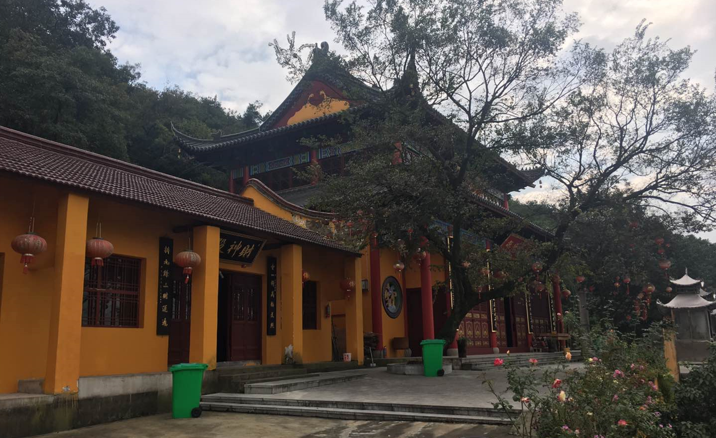  p>湖州青云禅寺,位于浙江省湖州市吴兴区埭溪镇;始建于明朝末年,原名