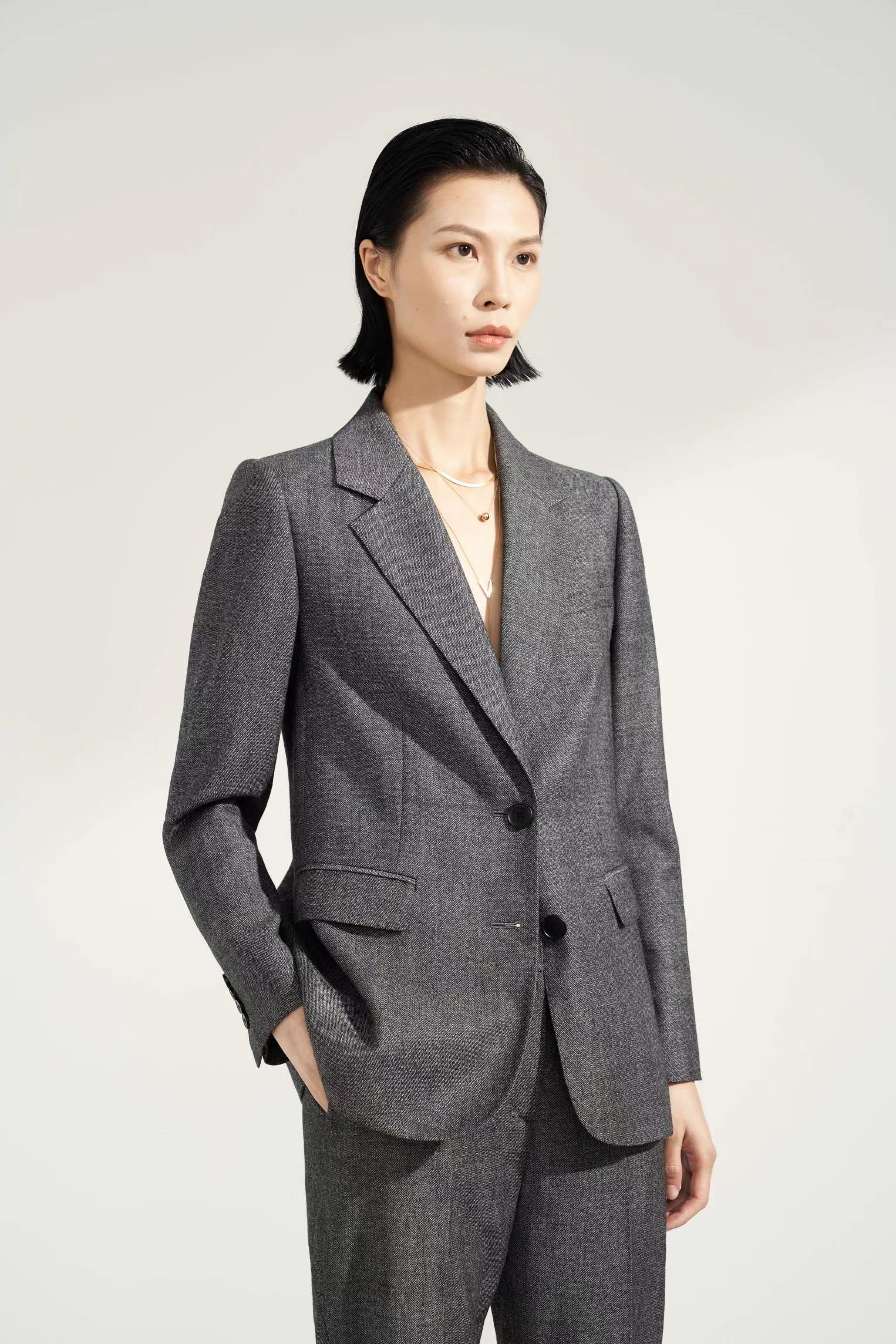 data-ctrid="sbcgi1awfp9s">深圳市三石服饰旗下的女装品牌三石一澜