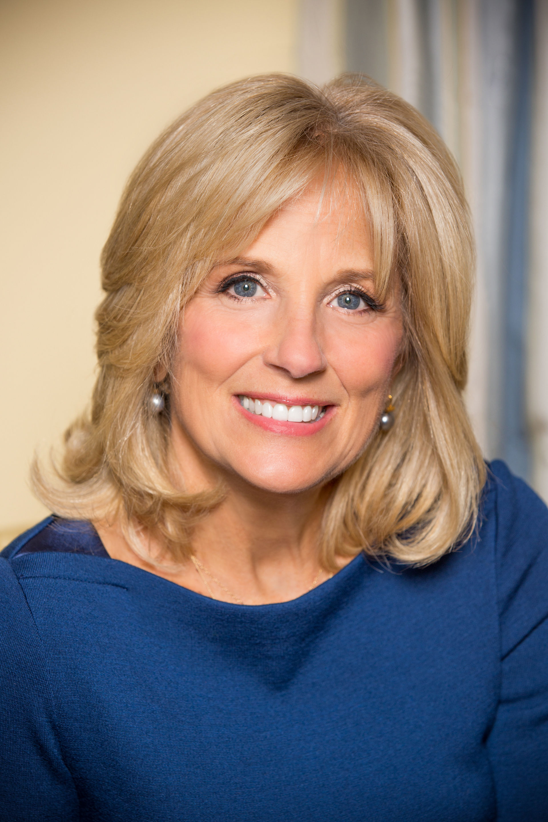  p>吉尔·拜登(jill biden),全名吉尔·特蕾西·拜登(jill tracy