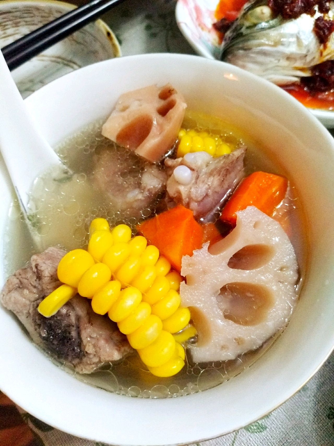 排骨莲藕玉米汤