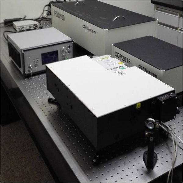 飞秒激光放大器