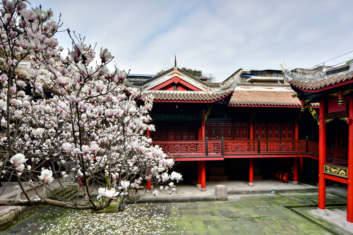 p>春秋祠,位于四川省泸州市叙永县叙永镇南大街4号,占地4500平方米