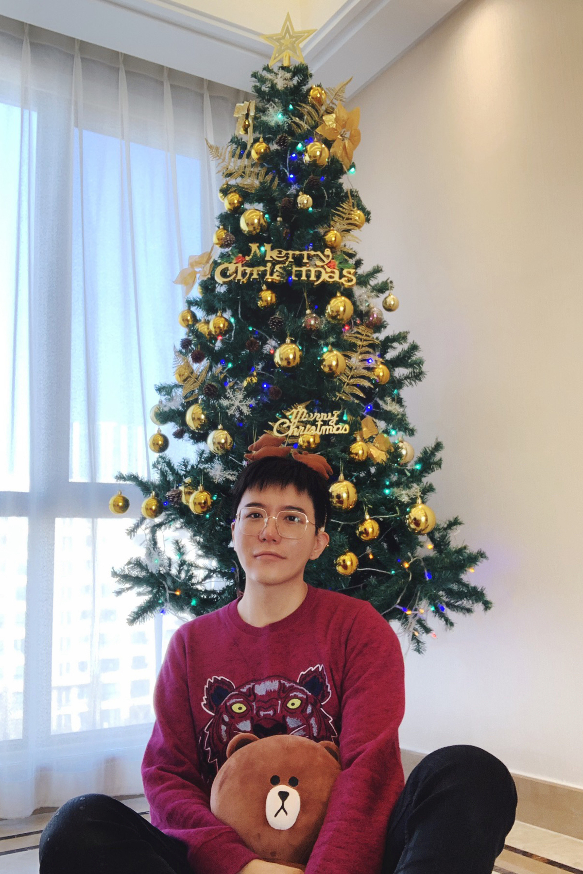  p>这么远那么近,本名贾文宇,1988年4月12日出生于山西省太原市,现居