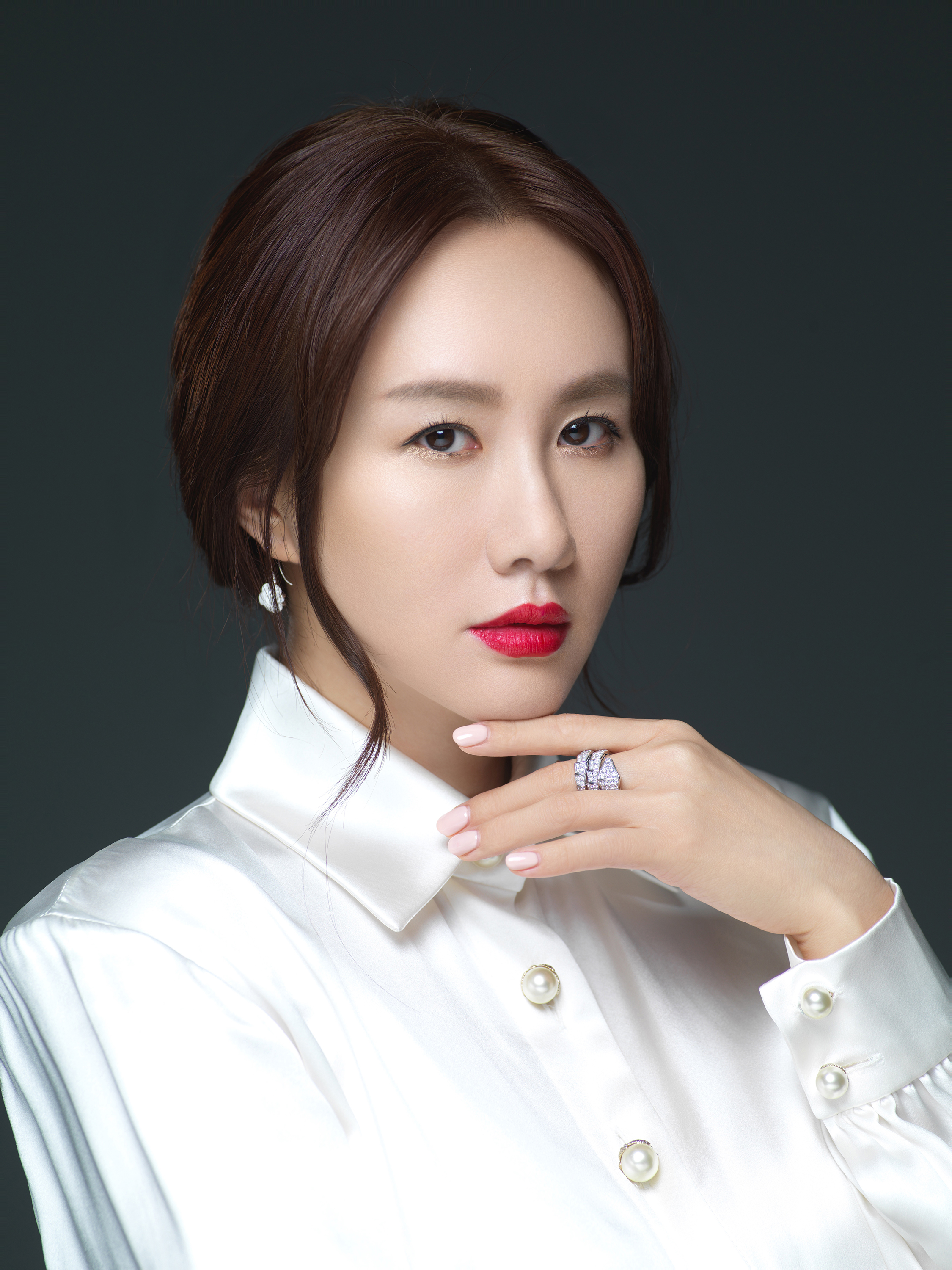  p>孟瑶,1983年6月13日出生于山西省大同市,中国女演员,毕业于 a