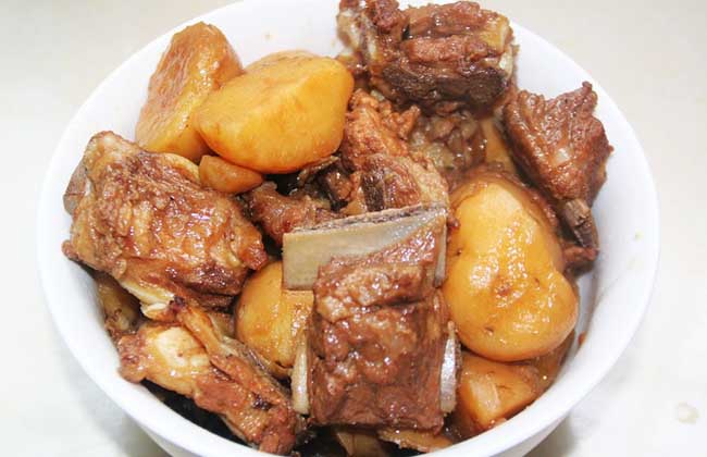 炖大骨头土豆