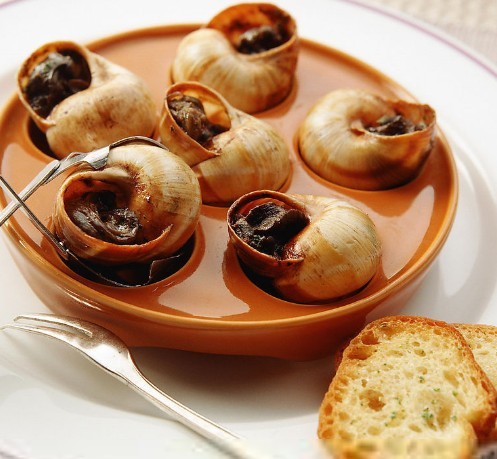 data-lemmaid="34857">蜗牛 /a>用水煮后取肉,蒜,香料,洋葱用黄油炒过