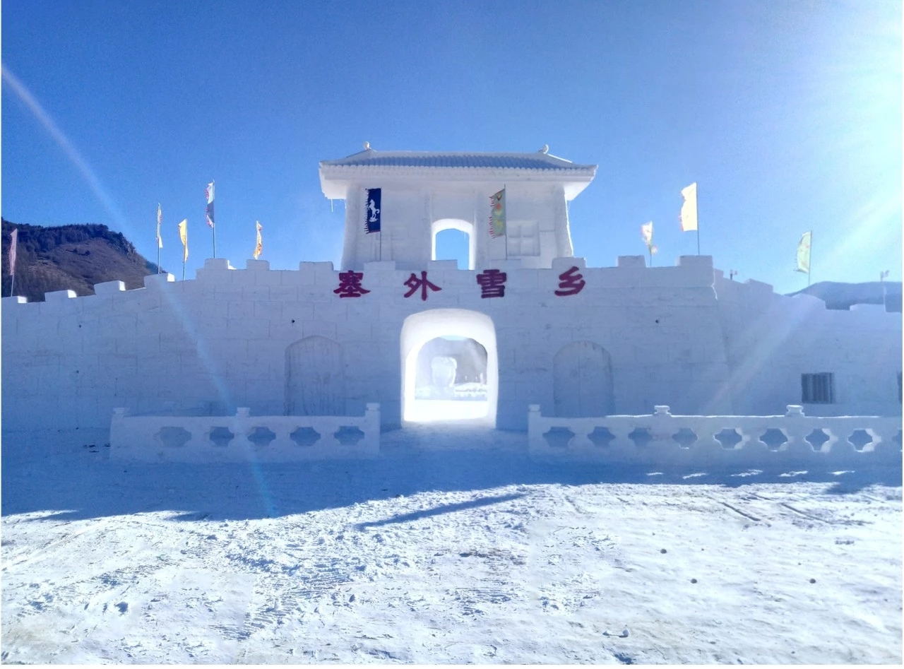 是国家aaa级景区,位于赤峰市喀喇沁旗美林镇东局子村